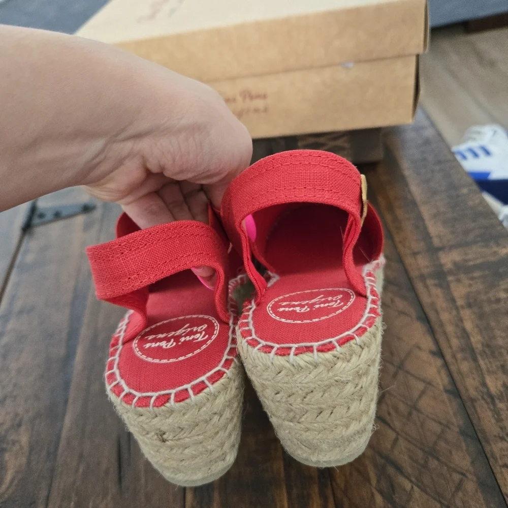 Toni Pons Vermell Red Linen Womens Wedge Espadrille Shoes. Size US 6.5. New.